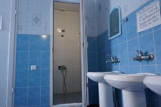 Мини-отель Баттерфляй Железный Порт Трехместный номер эконом-класса с общей ванной комнатой-3